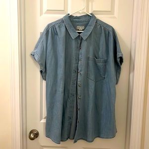 Short sleeve denim button-down Ava & Viv